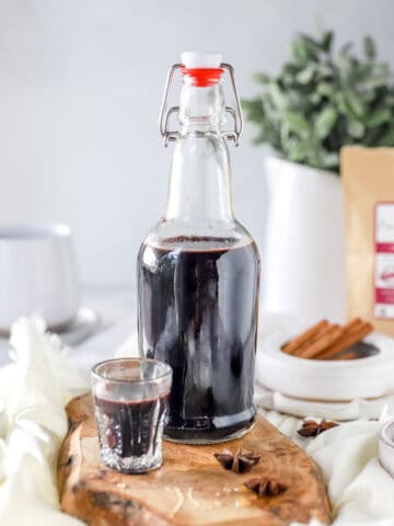 how to make thick elderberry syrup in a shot glass.
