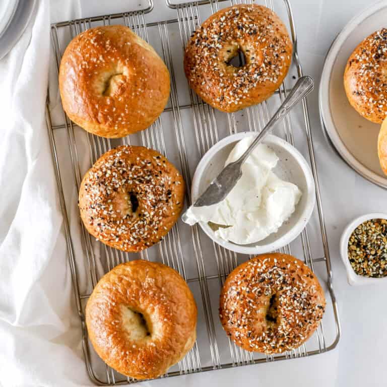 A cooling rack with sourdough bagels.