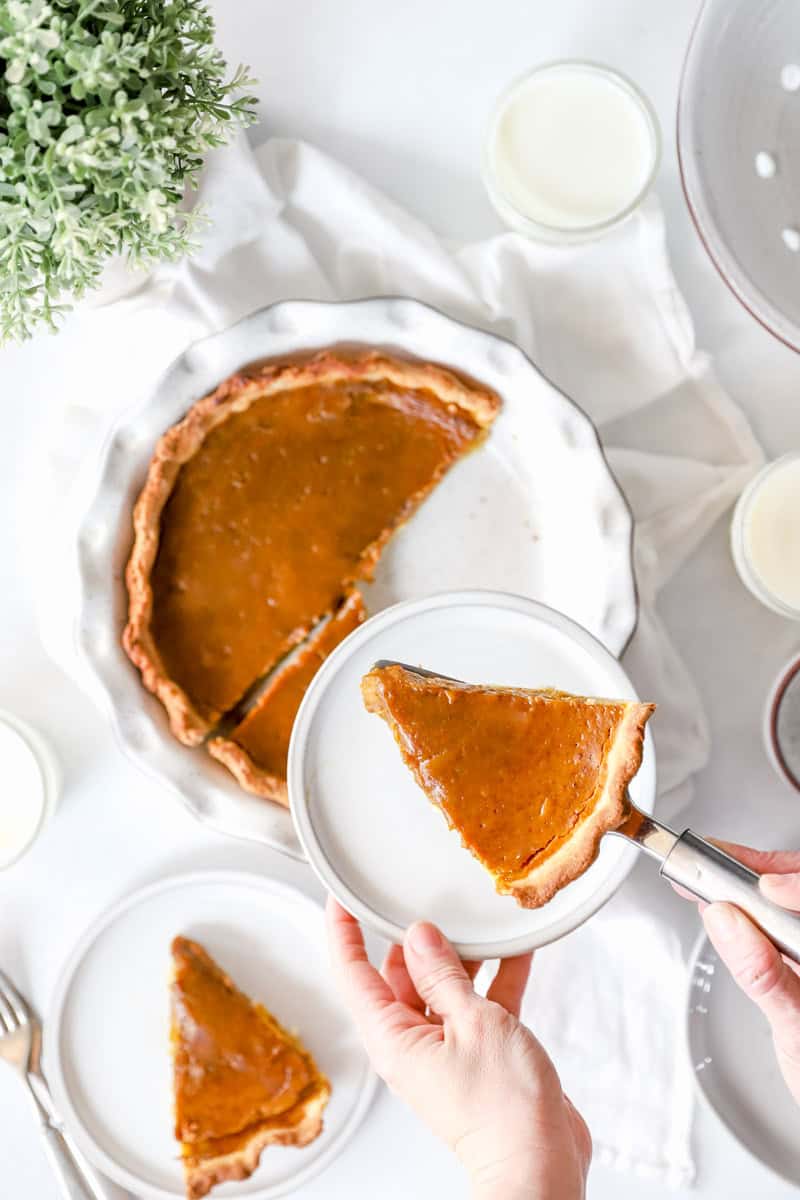 Demonstration of how to cut and serve pumpkin pie.