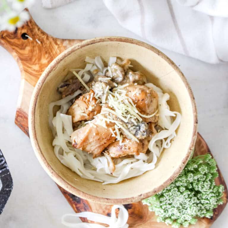 30-Minute Creamy Chicken & Mushroom Cast-Iron Skillet.